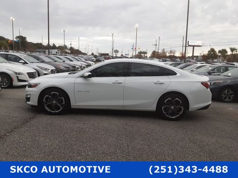 Used 2021 Chevrolet Malibu LT image 2