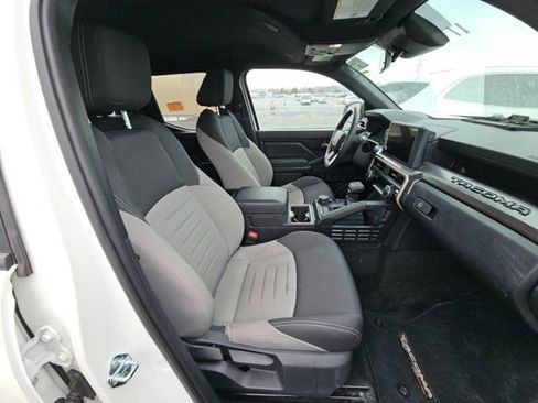 Used 2025 Toyota Tacoma TRD Off-Road image 8