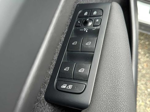 Certified 2023 Volvo C40 P8 Recharge Ultimate image 19