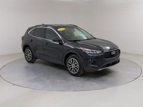 Certified 2025 Ford Escape SE w/ Class II Trailer Tow Package FWD image 10