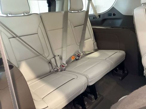 Used 2024 GMC Yukon XL Denali w/ Advanced Technology Package image 18