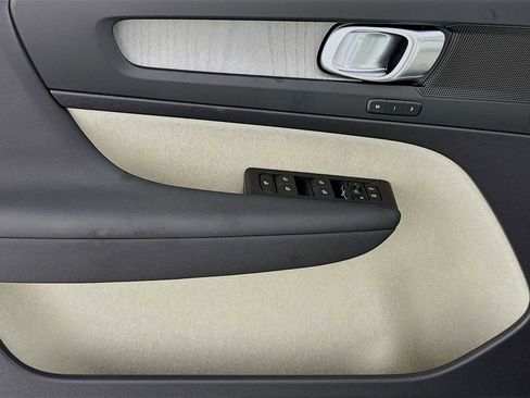 New 2026 Volvo XC40 B5 Plus w/ Protection Package Premier AWD/4WD image 16