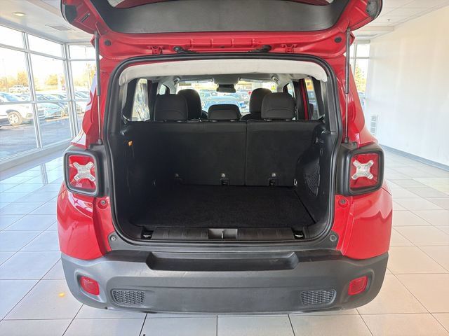 Used 2019 Jeep Renegade Latitude FWD image 15