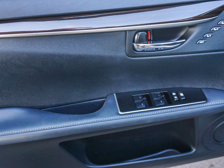 Used 2017 Lexus ES 350 w/ Navigation System Package FWD image 19