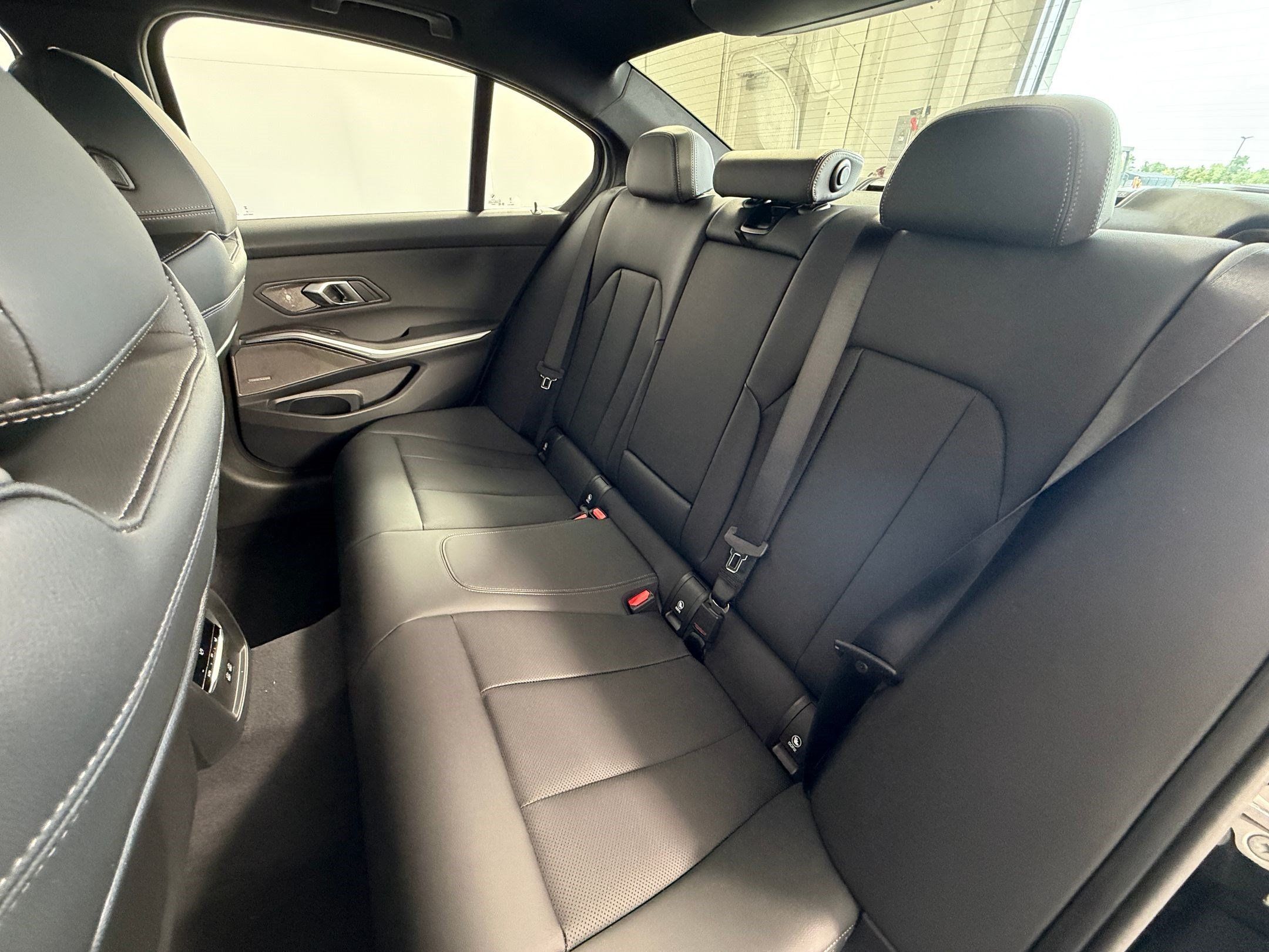 Used 2026 BMW 330i Sedan w/ M Sport Package RWD image 26
