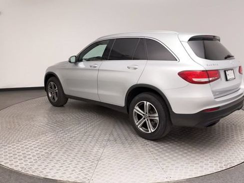 Used 2019 Mercedes-Benz GLC 300 4MATIC image 4
