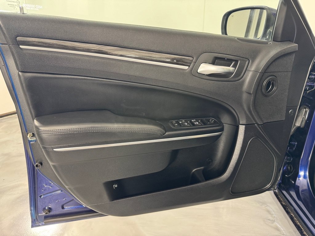 Used 2016 Chrysler 300 Limited RWD image 11