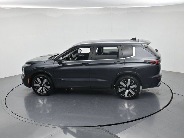 Used 2025 Mitsubishi Outlander SE FWD image 46