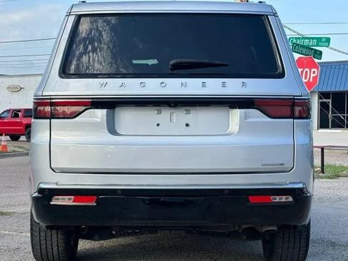 Used 2022 Jeep Wagoneer Series III w/ Flexible Seating Group RWD image 6