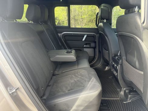 Certified 2023 Land Rover Defender 110 V8 AWD/4WD image 40