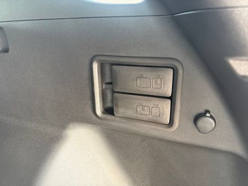 Used 2023 Chevrolet Equinox Premier AWD/4WD image 33