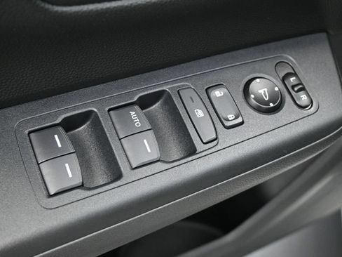 Used 2025 Honda CR-V LX image 4