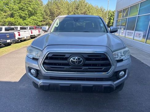 Used 2019 Toyota Tacoma SR5 RWD image 2