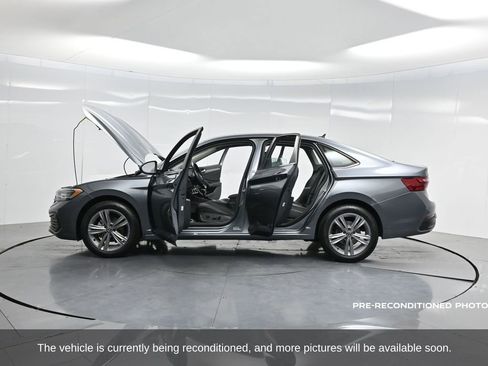 Used 2022 Volkswagen Jetta SE image 48