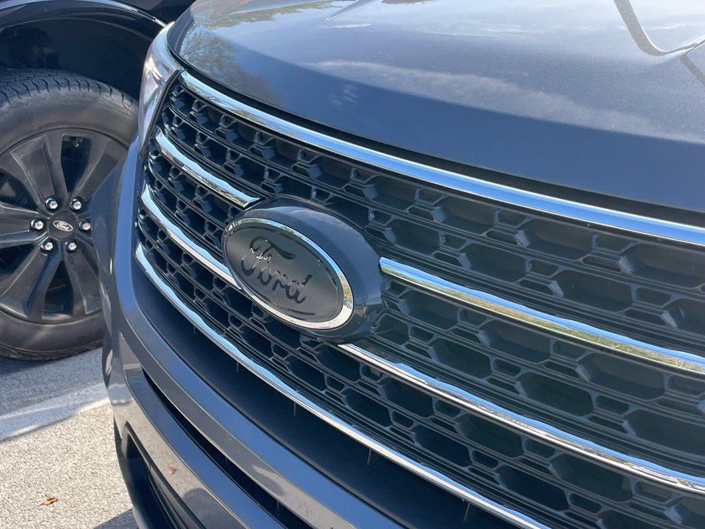 Used 2022 Ford Explorer XLT w/ Equipment Group 202A RWD image 4