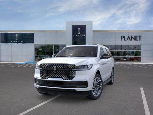 New 2026 Lincoln Navigator Premiere image 2