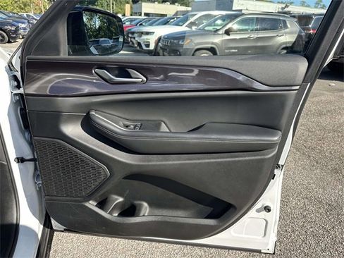 Certified 2023 Jeep Grand Cherokee Altitude image 25