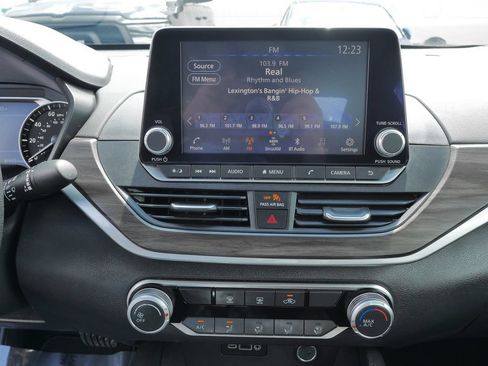 Used 2025 Nissan Altima 2.5 SV FWD image 28