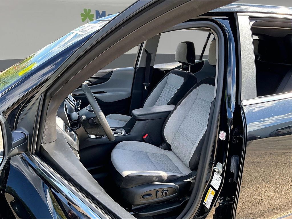 Used 2023 Chevrolet Equinox LT AWD/4WD image 24