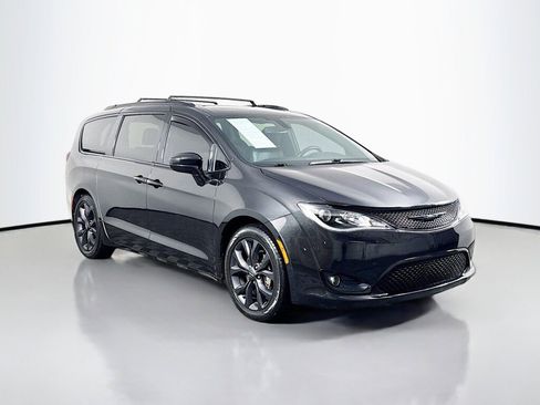 Used 2020 Chrysler Pacifica Touring-L w/ S Appearance Package image 7