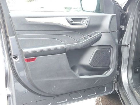 Used 2022 Ford Escape SE w/ SE Sport Appearance Package image 25