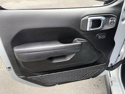 Used 2022 Jeep Wrangler Unlimited Sport AWD/4WD image 9