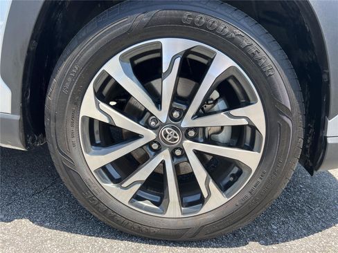 Used 2025 Toyota Corolla Cross XLE FWD image 24