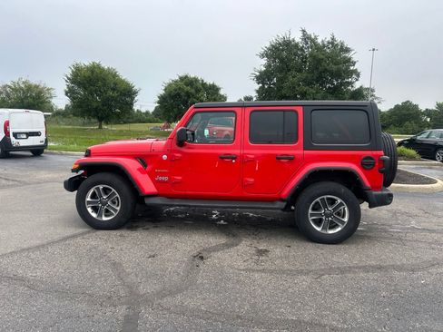 Used 2022 Jeep Wrangler Unlimited Sahara AWD/4WD image 6