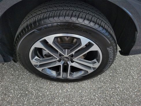 Used 2025 Audi Q5 Premium w/ Convenience Package image 29