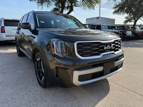 Used 2023 Kia Telluride S FWD image 1