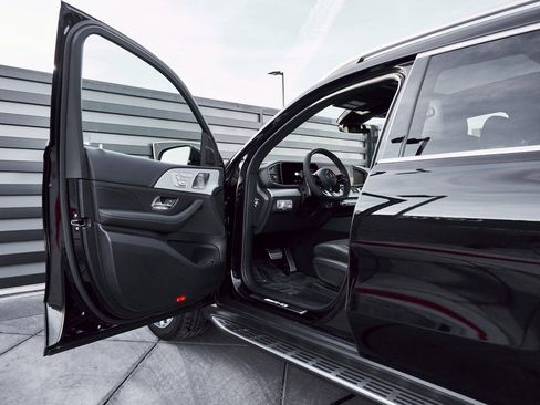 Used 2025 Mercedes-Benz GLS 63 AMG 4MATIC image 31