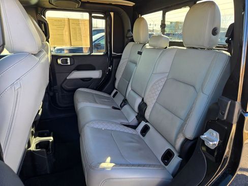 Used 2021 Jeep Gladiator Overland image 28