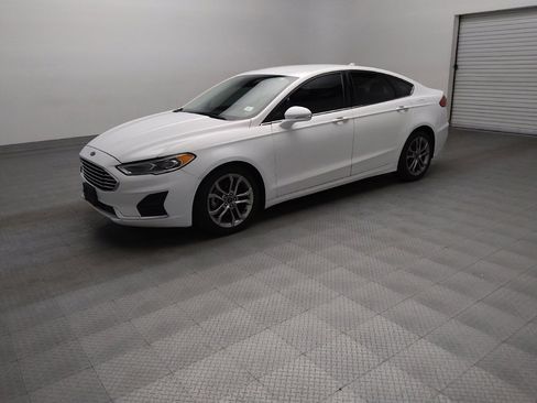 Used 2020 Ford Fusion SEL FWD image 2