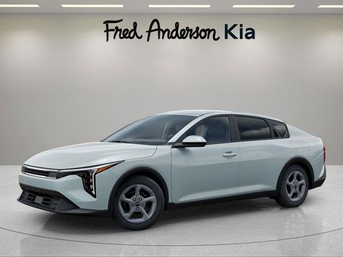 New 2025 Kia K4 LXS image 3