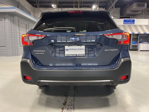 Used 2025 Subaru Outback Premium image 8