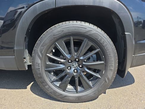 Used 2019 Toyota Highlander SE image 13