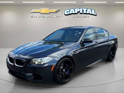Used 2016 BMW M5 RWD image 1