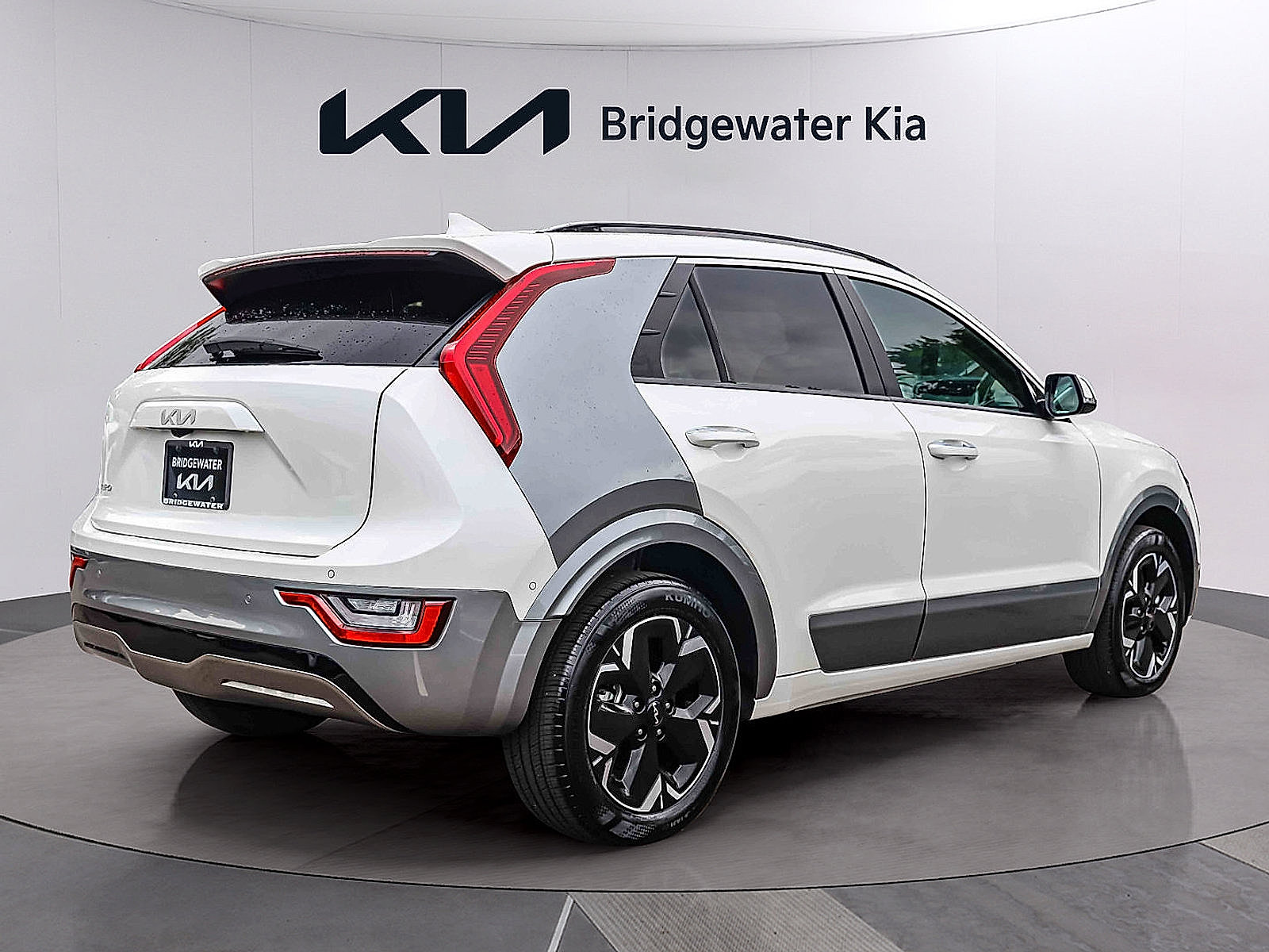 Certified 2025 Kia Niro Wave w/ Wave Preserve Package FWD image 6