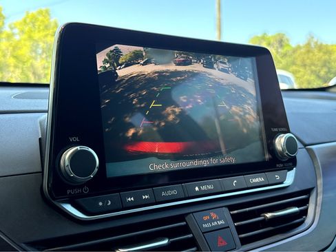 Used 2024 Nissan Altima 2.5 SV image 6