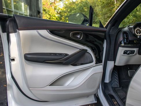 Used 2025 Aston Martin DBX 707 image 8