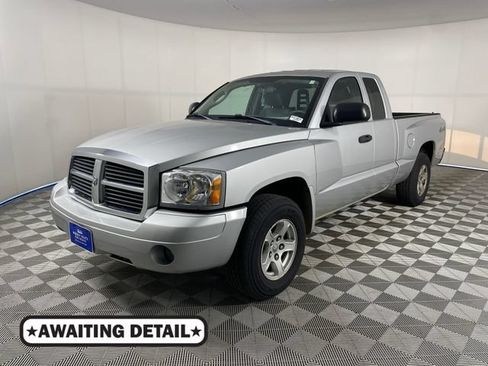Used 2006 Dodge Dakota SLT w/ Trailer Tow Group AWD/4WD image 1