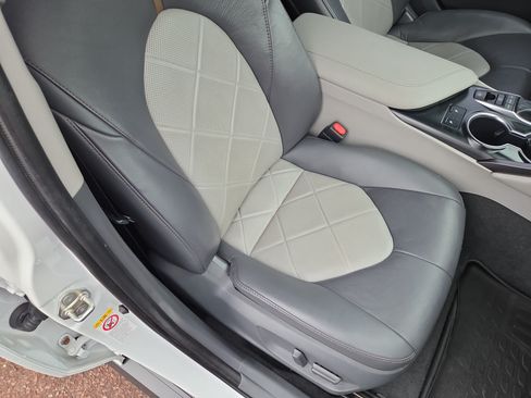 Certified 2019 Toyota Camry XLE w/ Navigation Package FWD image 11