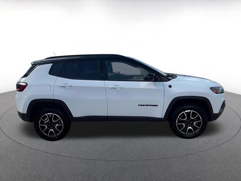 Used 2025 Jeep Compass Trailhawk AWD/4WD image 15