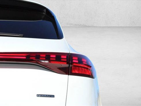Certified 2025 Audi Q5 Premium w/ Convenience Package AWD/4WD image 10