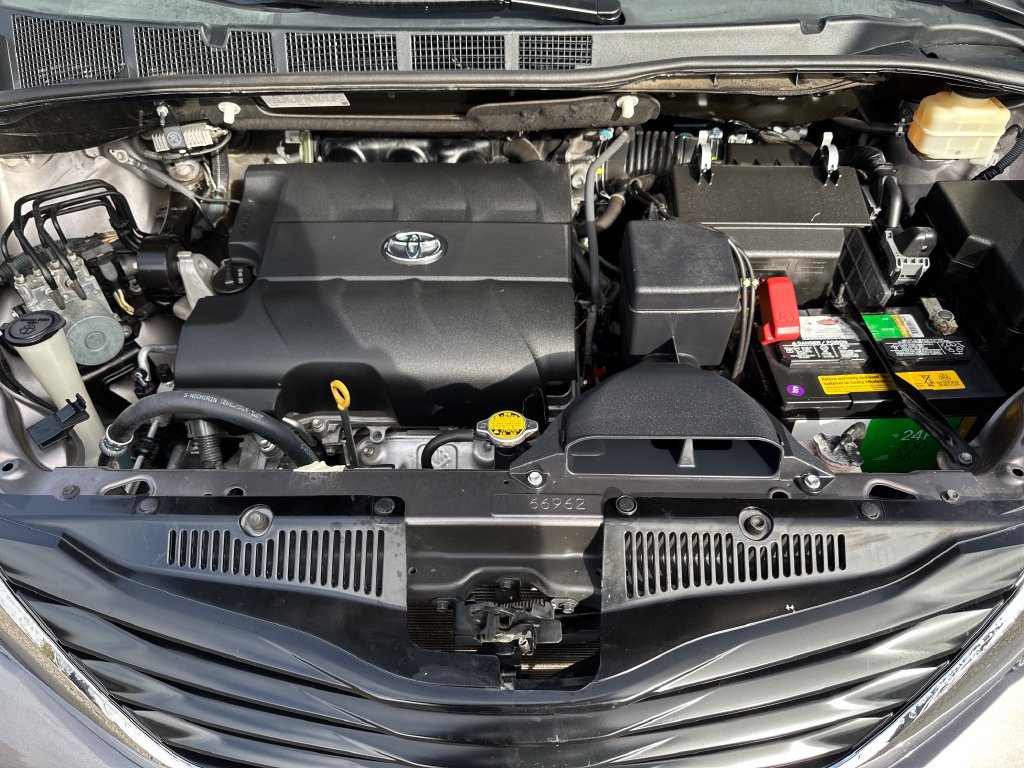 Used 2014 Toyota Sienna LE AWD/4WD image 10