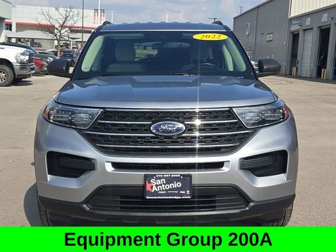 Used 2022 Ford Explorer XLT image 3