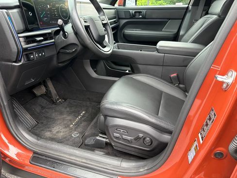 Used 2024 Hyundai Santa Fe Calligraphy AWD/4WD image 9