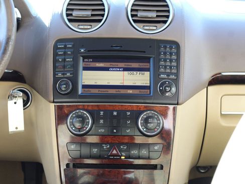 Used 2011 Mercedes-Benz GL 450 4MATIC image 18