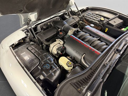 Used 2000 Chevrolet Corvette Convertible w/ Memory Pkg RWD image 27