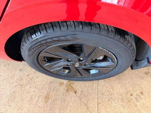 Used 2022 Hyundai Elantra SEL FWD image 38